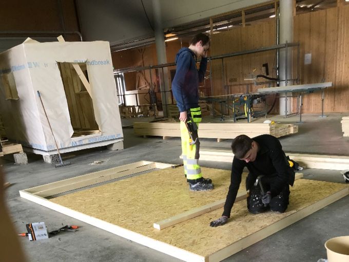 Byggfagelever ved Verdal vgs bygget delevegger til oss.